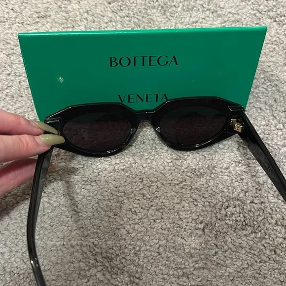 Bottega Veneta BV1031S sunglasses black shades - Picture 3 of 4